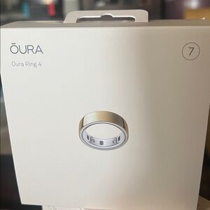 Oura Ring 4 in Gold Size 7